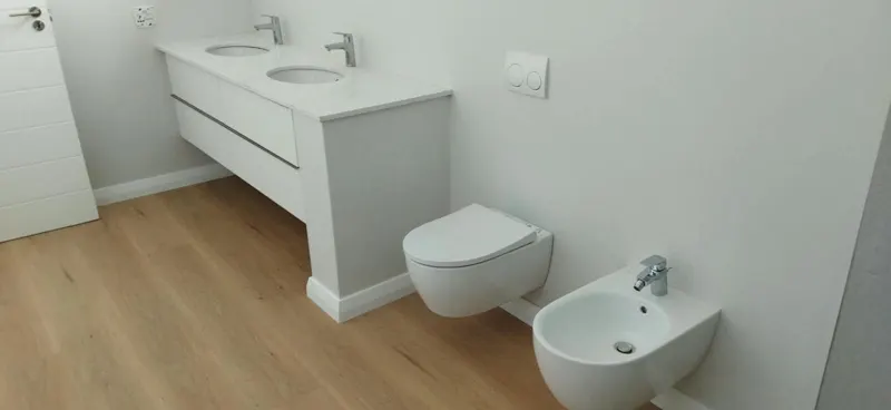 Wall-hung toilet, bidet and double basin vanity installation